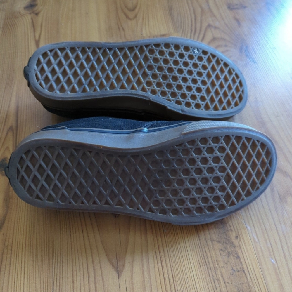 Vans - Picture 2 of 4